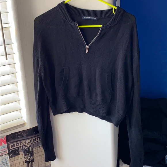 Brandy Melville Sweaters - brandy melville black zipper crop sweater